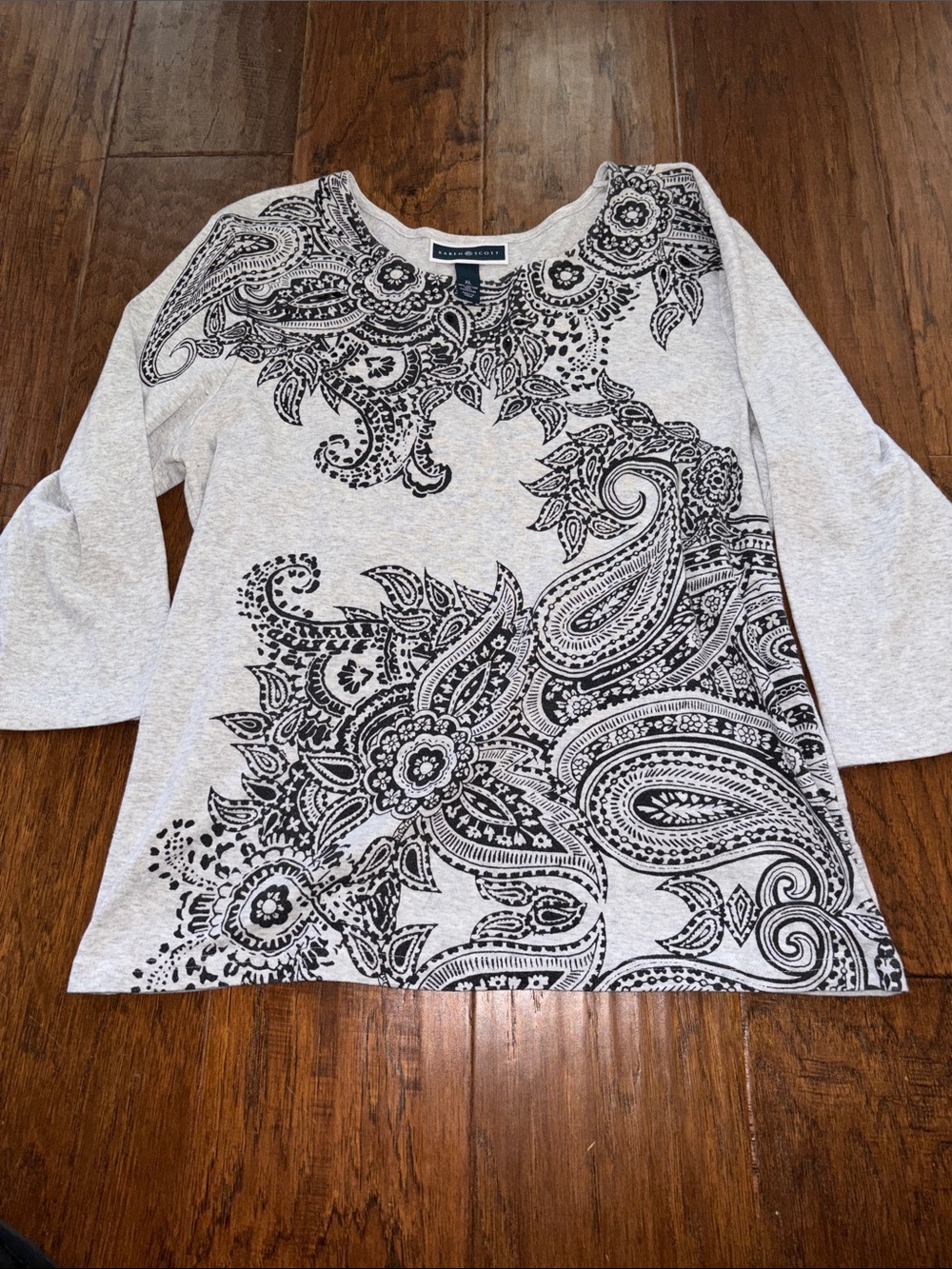 Karen Scott Light Gray Long Sleeve Top with Black Paisley Print